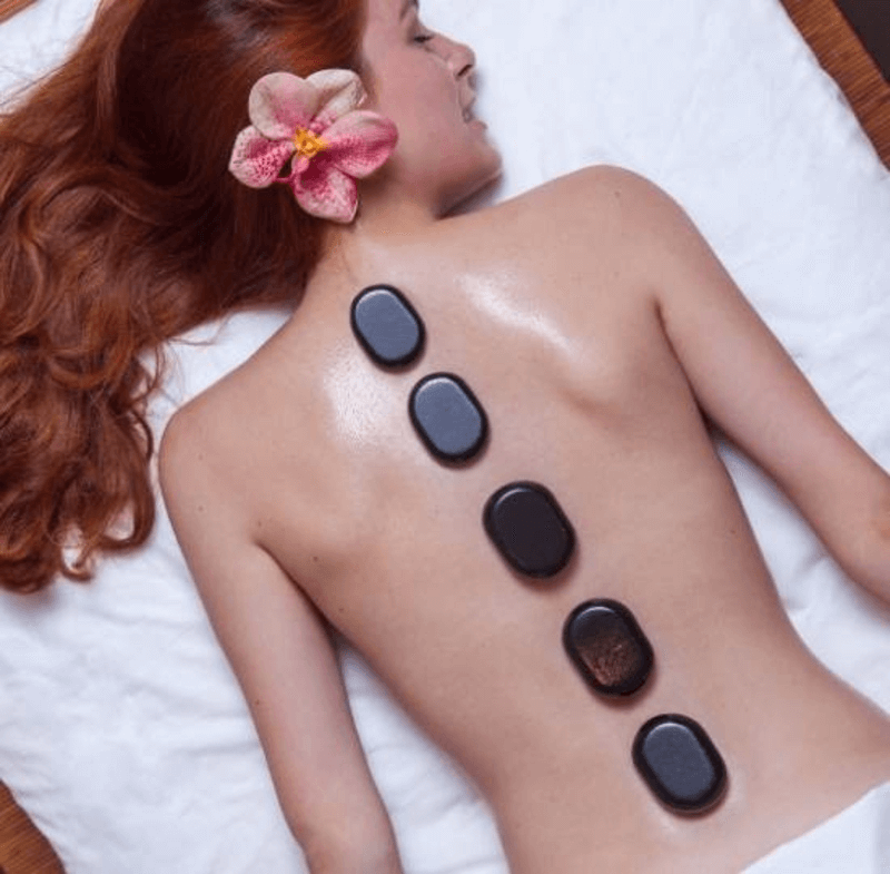 Массаж с горячими камнями