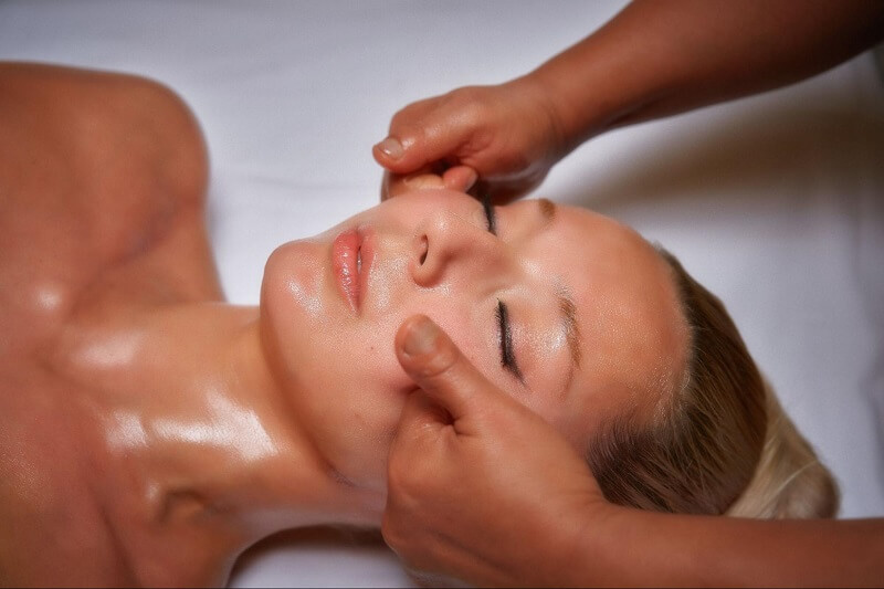 Уход с профессиональной косметикой